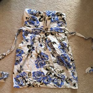Strapless off white blue flowers dress w/ pockets!